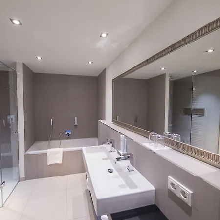 Two Timez - Boutique 4*