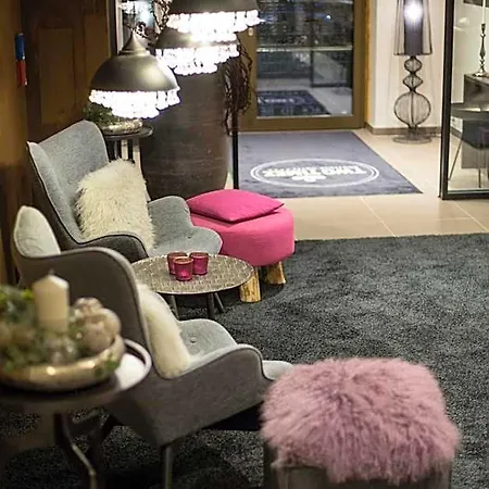 Two Timez - Boutique - With Ac Hotel 4*