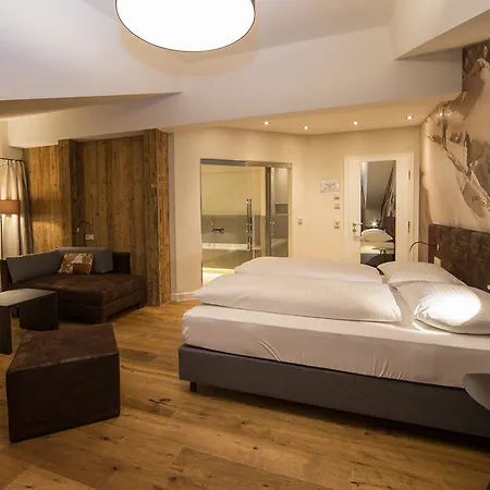 Hotel Two Timez - Boutique - With Ac