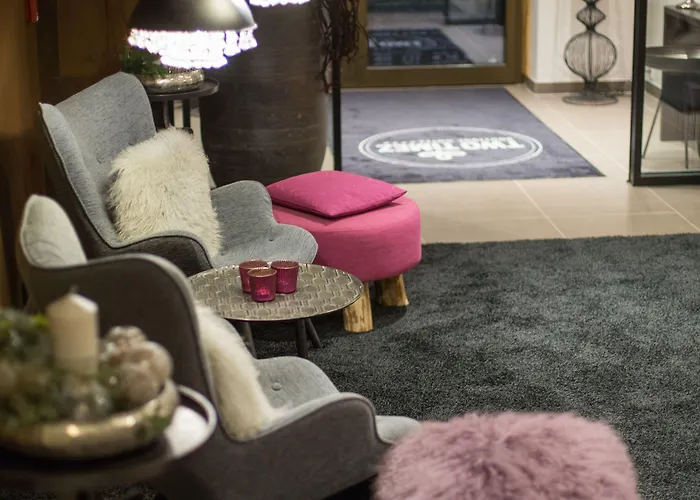 Отель Two Timez - Boutique