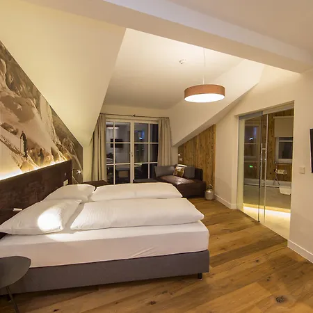 Two Timez - Boutique Hotel 4*
